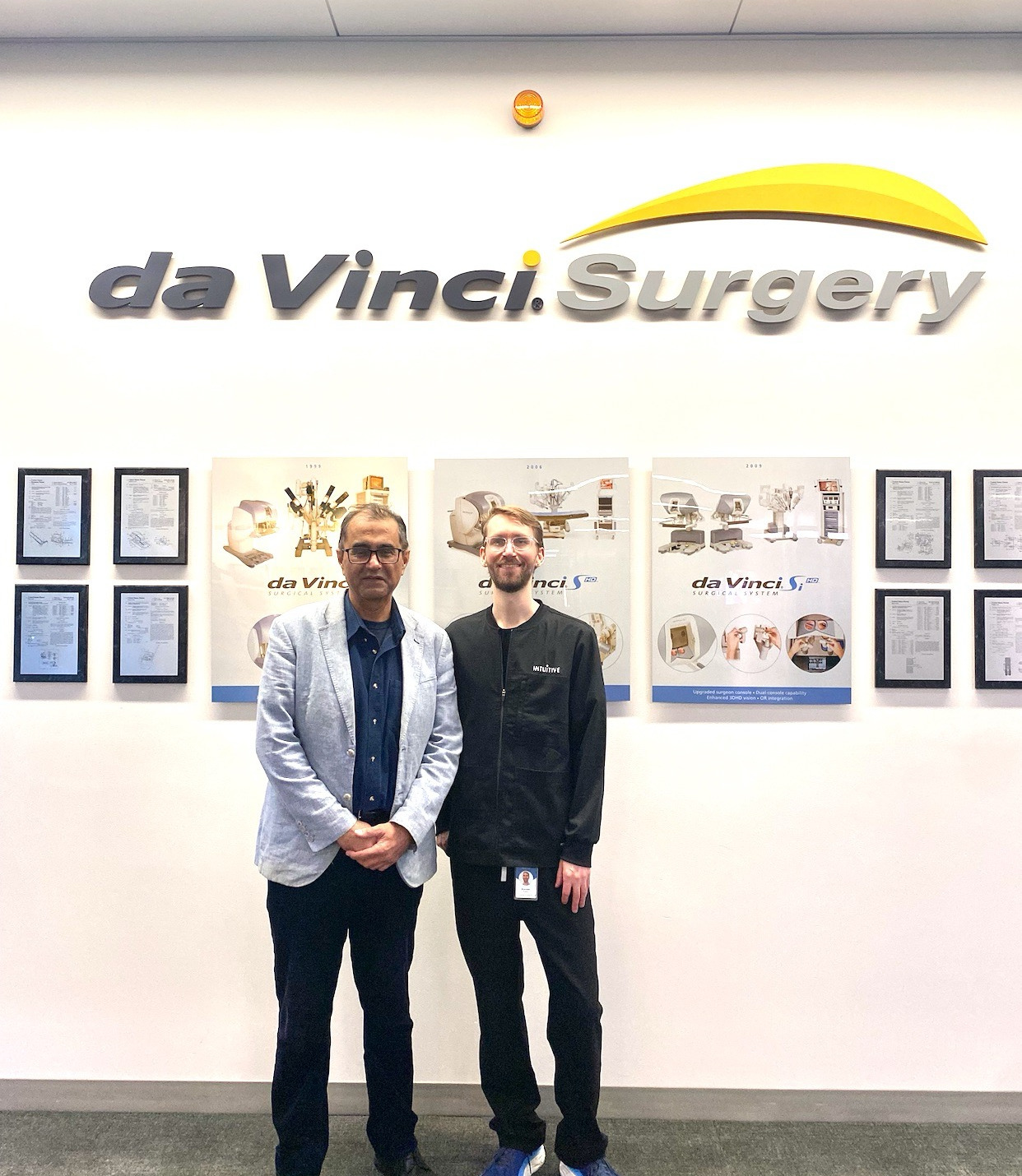 Single port surgical instruments